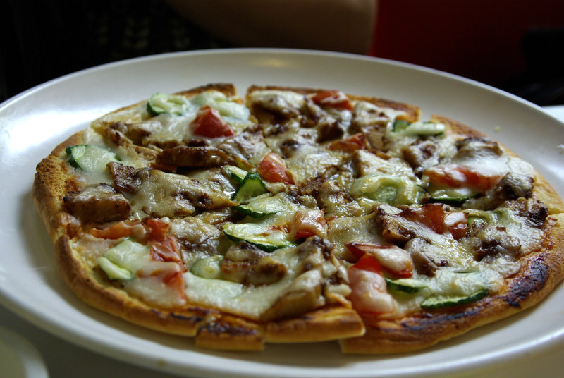 File:Vegan-pizza-taipei.jpg
